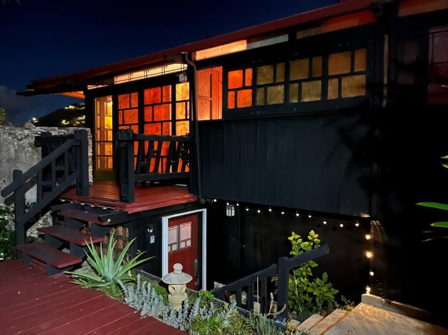 Mid-Century: Caribbean Style Apartment Contant  Exterior photo